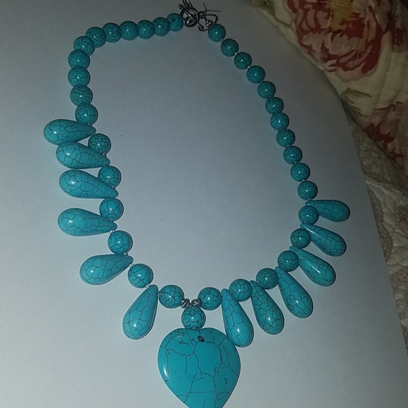 New Turquoise colored dyed Howalite Statement necklace - Picture 3 of 7